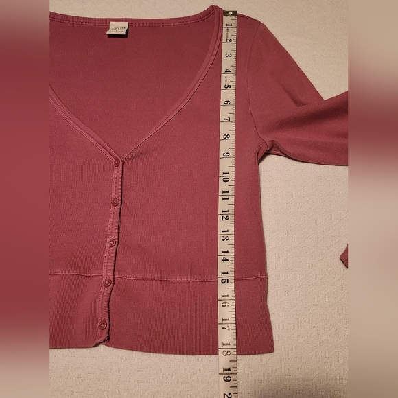 ARITZIA HomeStretch Rib V-Neck Waist Button-Up Top. Size Large. - Picture 15 of 16